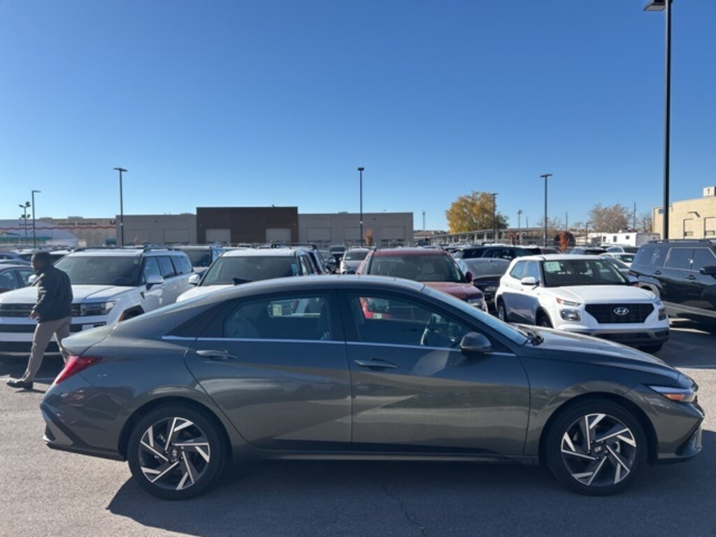 Used 2025 Hyundai Elantra Hybrid Limited Sedan