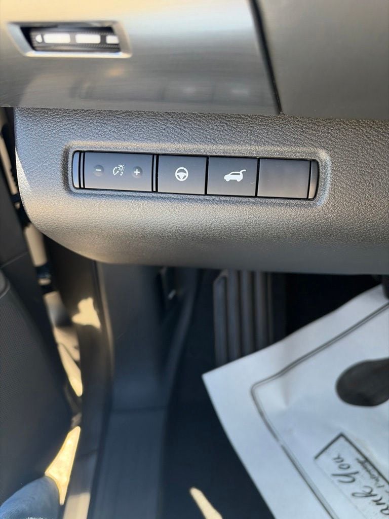 2025 Nissan Pathfinder SL - Photo 12