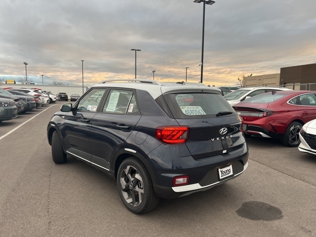 2025 Hyundai Venue Limited photo 4