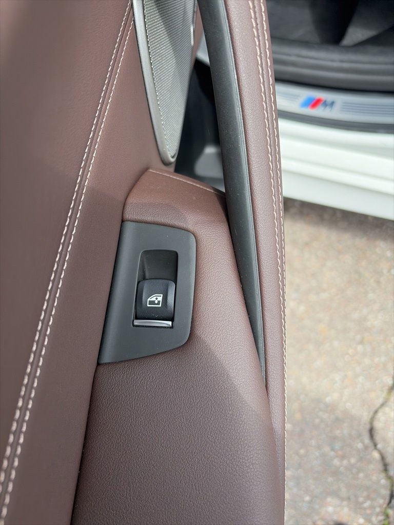 2021 BMW 5 Series M550i - Photo 31