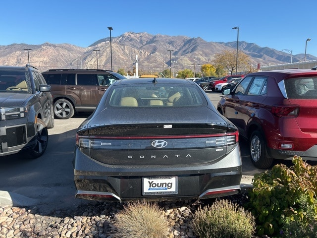 2025 Hyundai Sonata Hybrid Limited photo 4