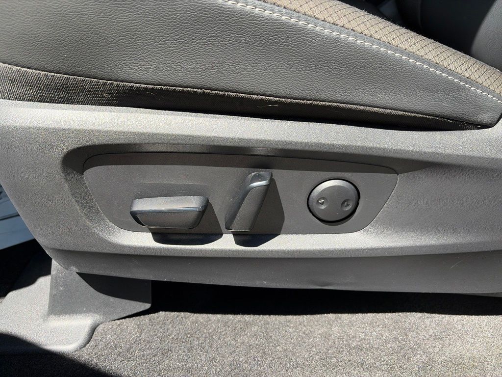 2025 Nissan Pathfinder SL - Photo 11