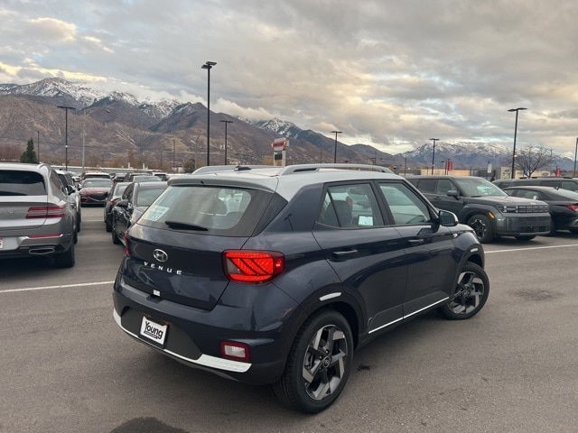 2025 Hyundai Venue Limited photo 2