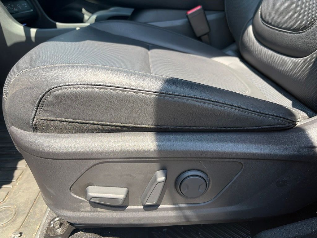2025 Hyundai Tucson Limited - Photo 11
