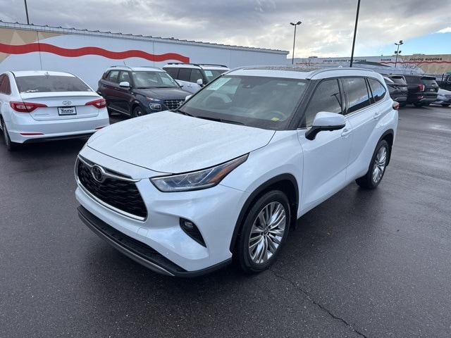2023 Toyota Highlander Platinum's photo
