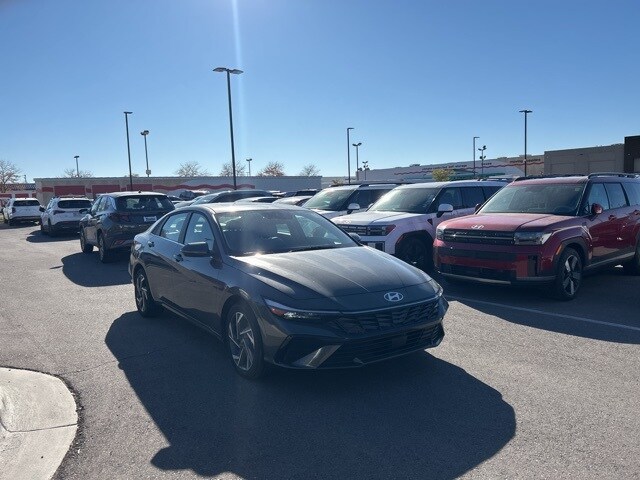 2025 Hyundai Elantra Hybrid Limited photo 2