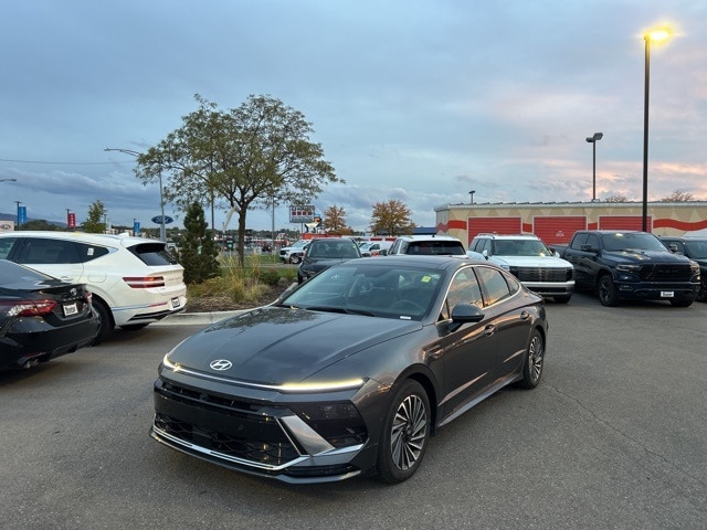 2025 Hyundai Sonata Hybrid Limited photo 3
