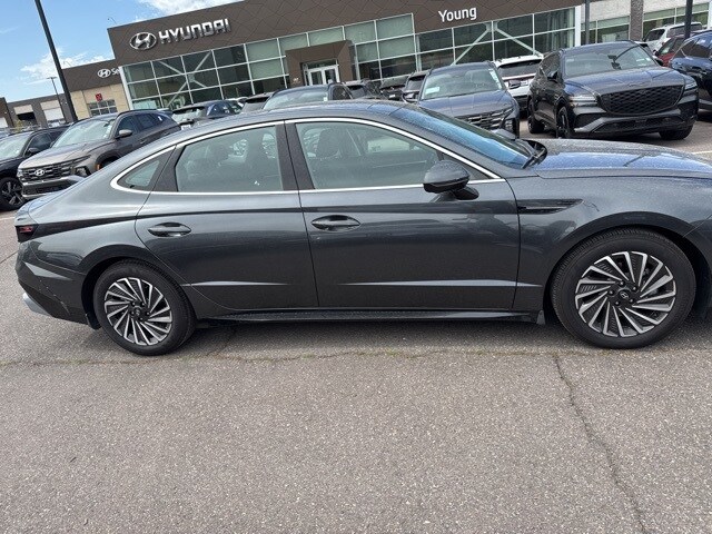 2025 Hyundai Sonata Hybrid Limited photo 4