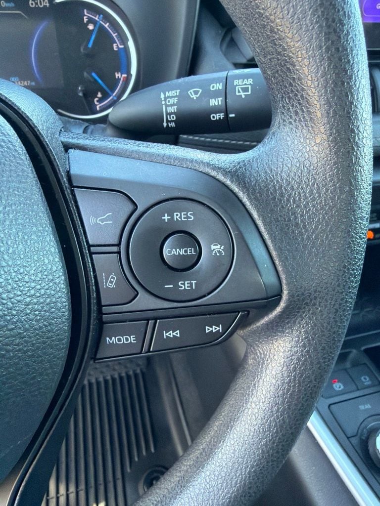 2024 Toyota RAV4 LE - Photo 15