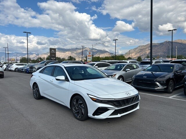 2025 Hyundai Elantra Limited photo 2