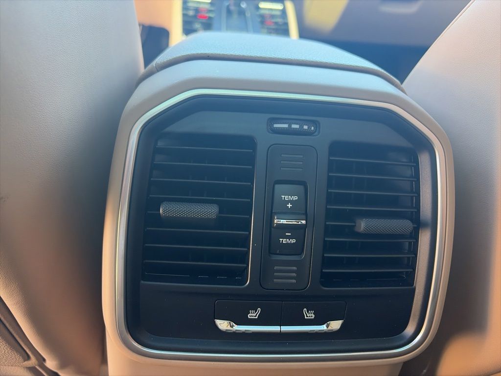 2025 Porsche Macan Base - Photo 17