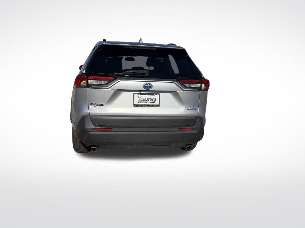 2024 Toyota RAV4 LE - Photo 4