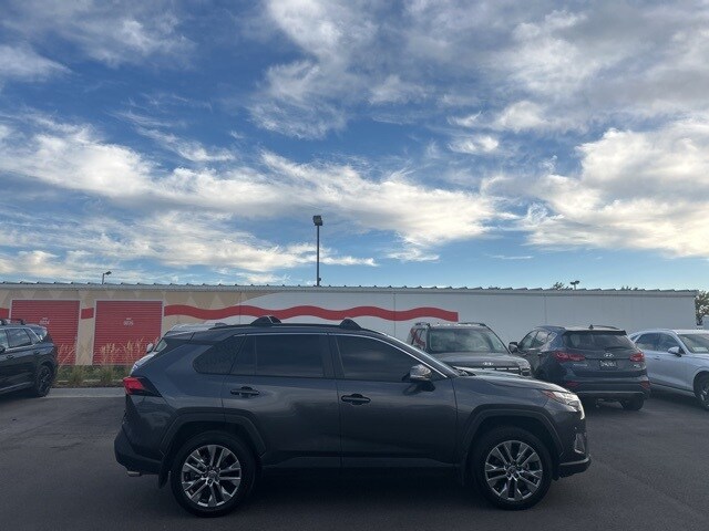 2023 Toyota RAV4 XLE Premium photo 4