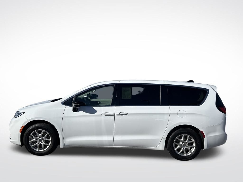 Used 2024 Chrysler Pacifica Touring L Minivan/Van