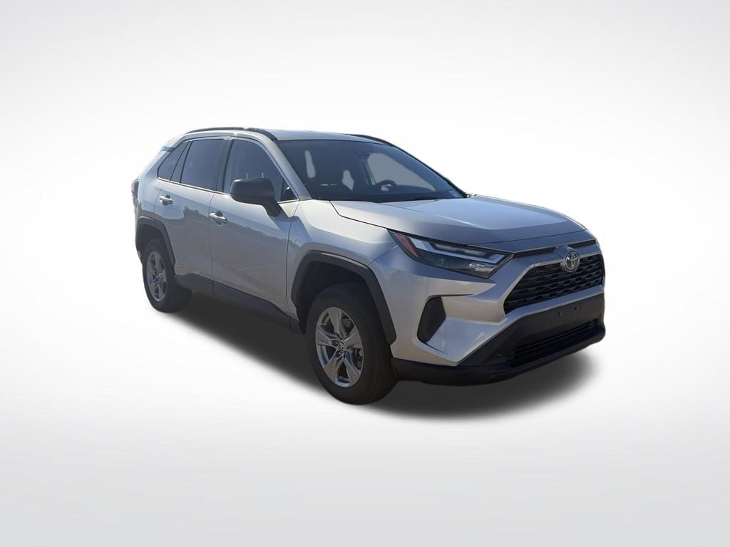 2024 Toyota RAV4 LE - Photo 7