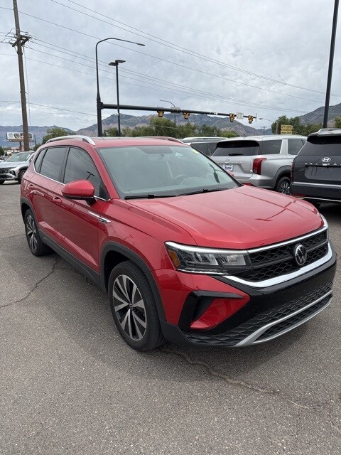 2022 Volkswagen Taos SE photo 2
