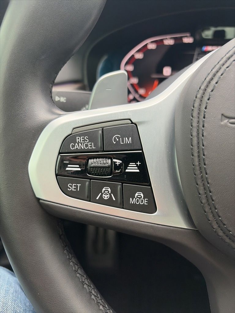 2021 BMW 5 Series M550i - Photo 17