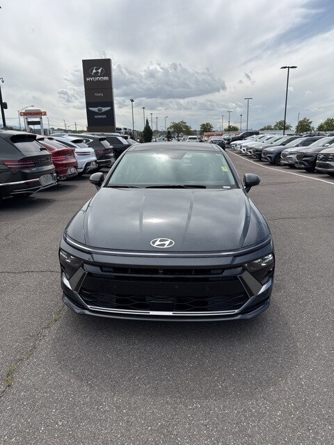 2025 Hyundai Sonata Hybrid Limited photo 2