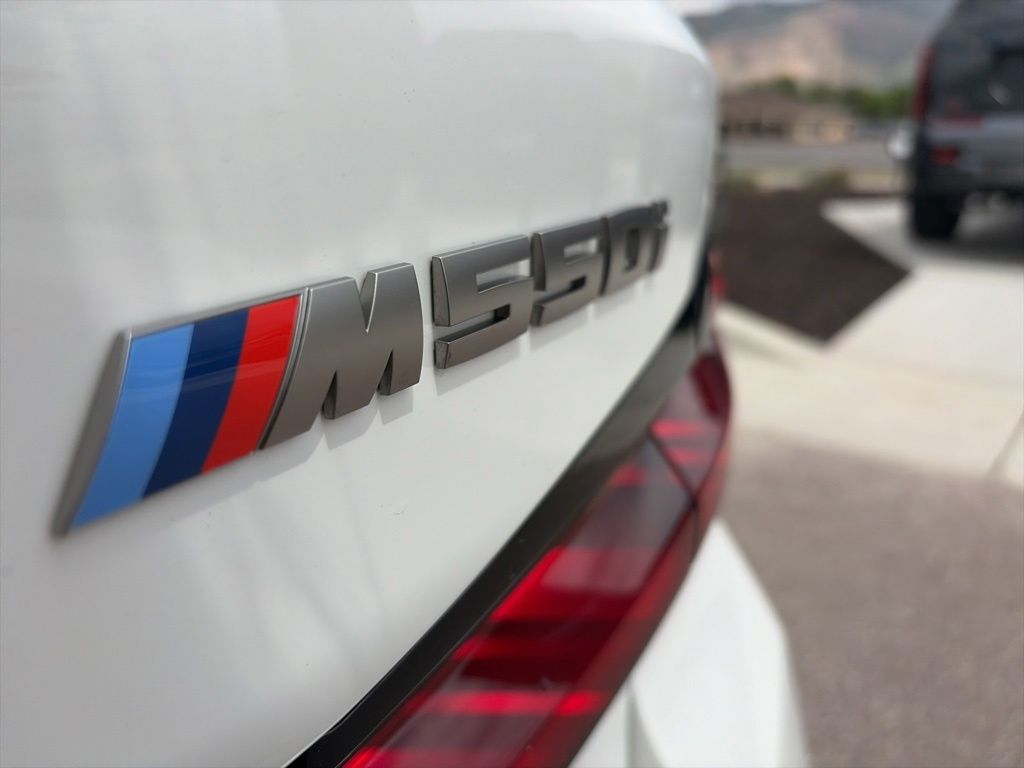2021 BMW 5 Series M550i - Photo 9