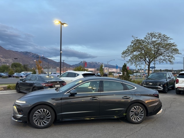 2025 Hyundai Sonata Hybrid Limited photo 4