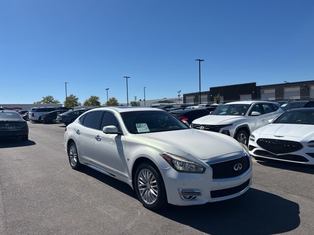 2015 Infiniti Q70L photo 2