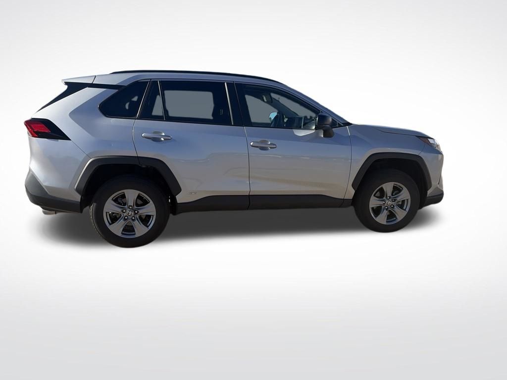 2024 Toyota RAV4 LE - Photo 6