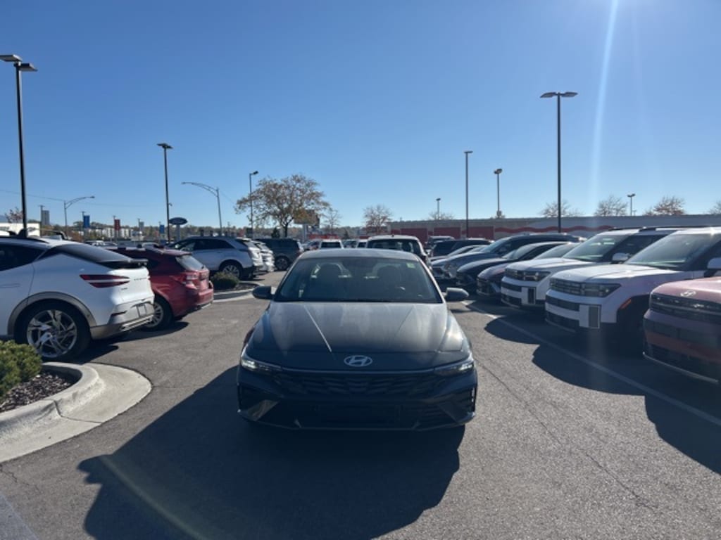 Used 2025 Hyundai Elantra Hybrid Limited Sedan