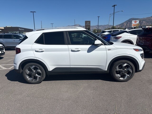2022 Hyundai Venue SEL Limited photo 3