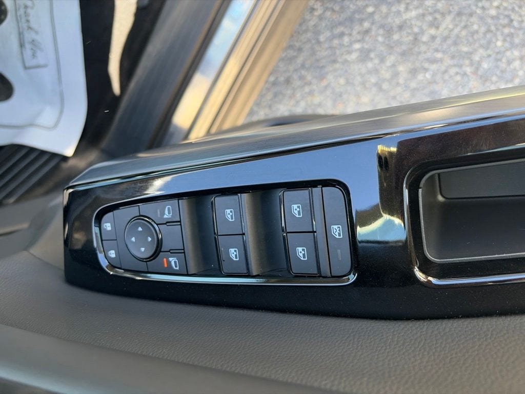 2025 Nissan Pathfinder SL - Photo 10