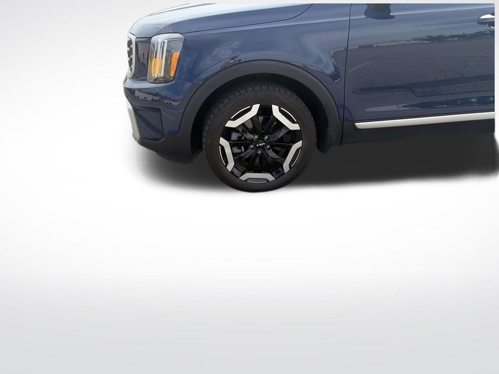 2024 Kia Telluride S - Photo 9