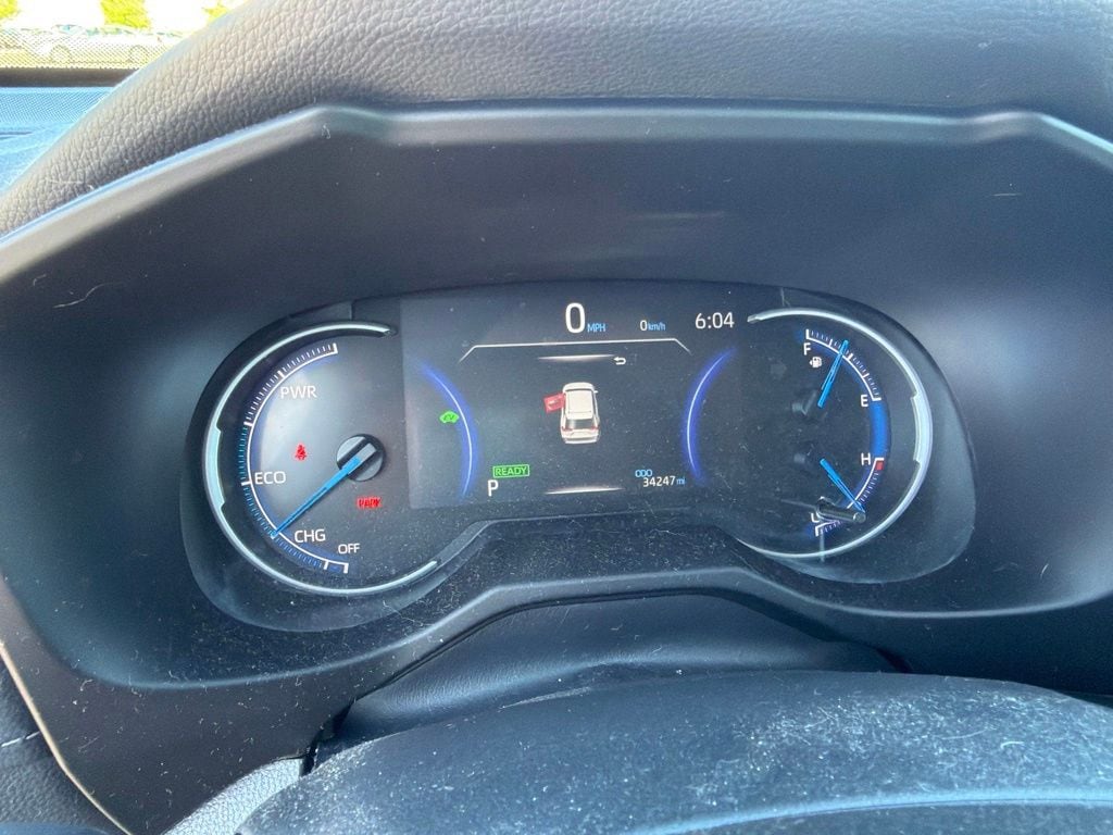 2024 Toyota RAV4 LE - Photo 16