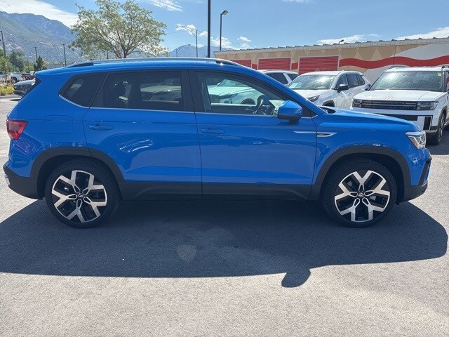 2023 Volkswagen Taos SEL photo 2