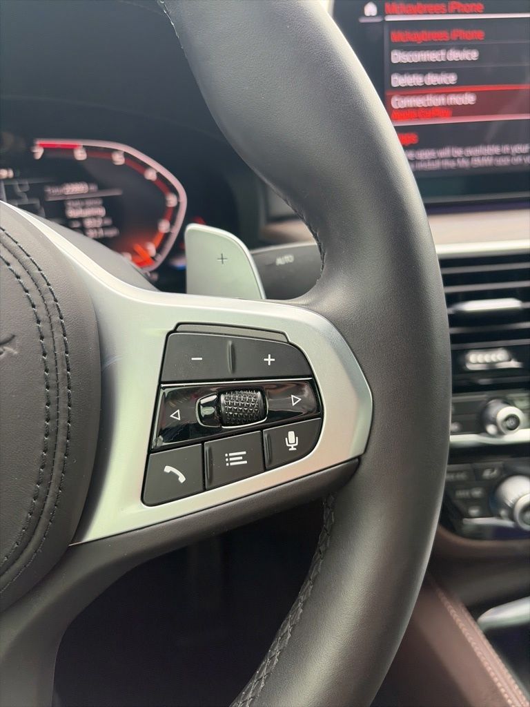 2021 BMW 5 Series M550i - Photo 18