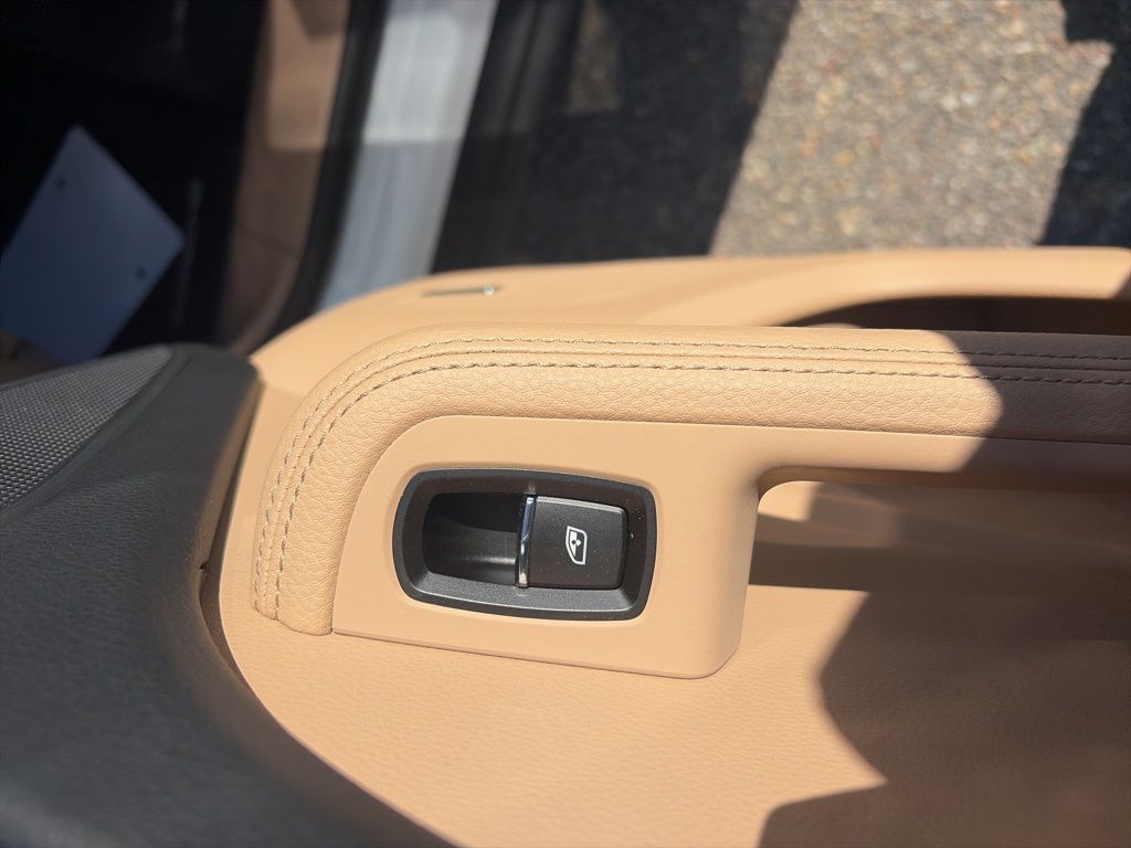 2025 Porsche Macan Base - Photo 16