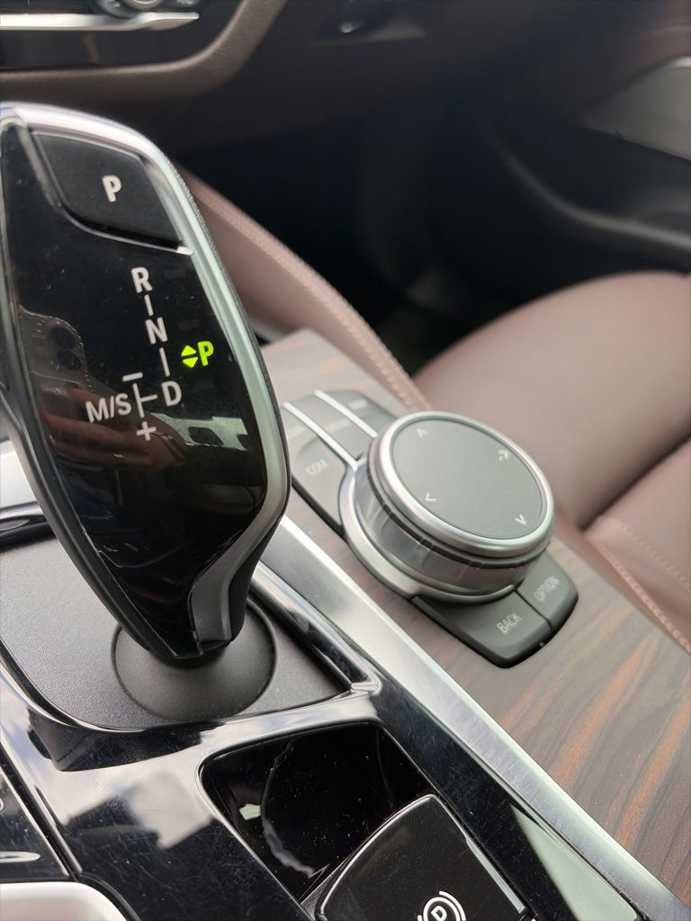 2021 BMW 5 Series M550i - Photo 25