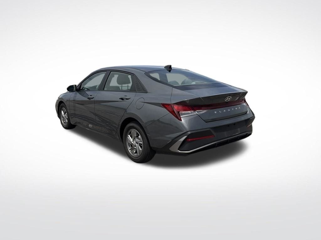 Used 2025 Hyundai Elantra SE Sedan