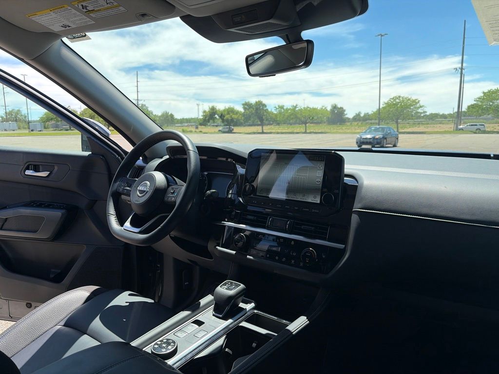 2025 Nissan Pathfinder SL - Photo 23