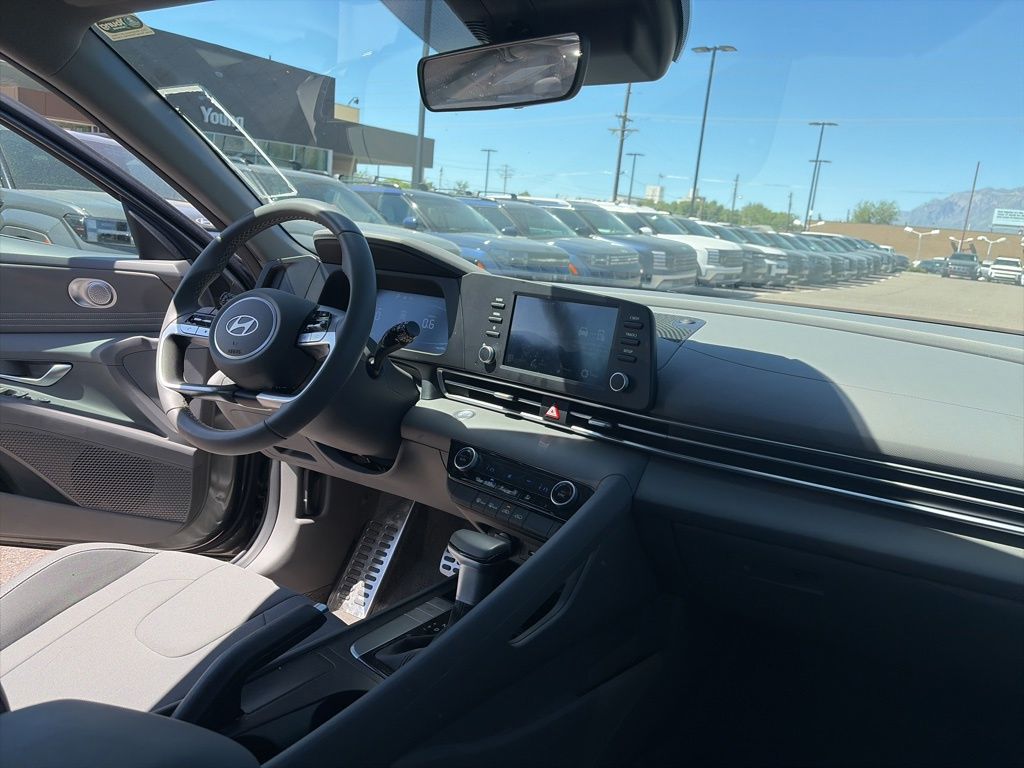 2025 Hyundai Elantra SEL - Photo 20