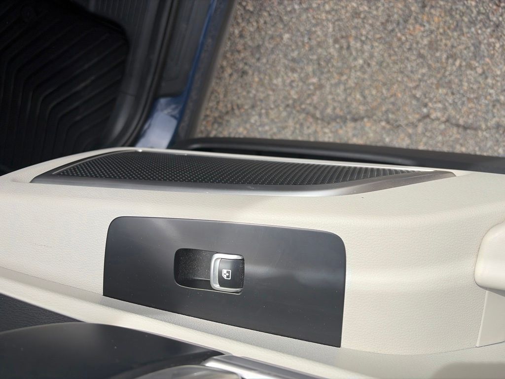 2024 Kia Telluride S - Photo 29