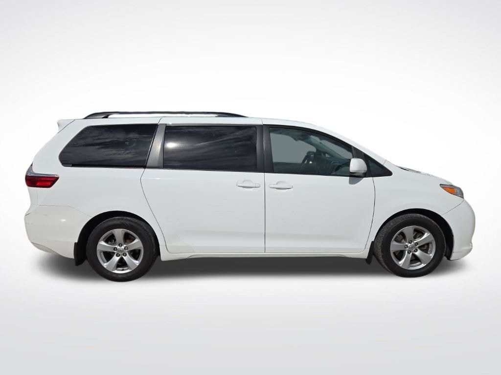 Used 2017 Toyota Sienna LE Minivan/Van