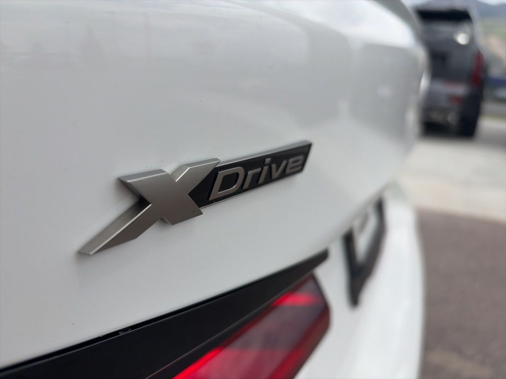 2021 BMW 5 Series M550i - Photo 10