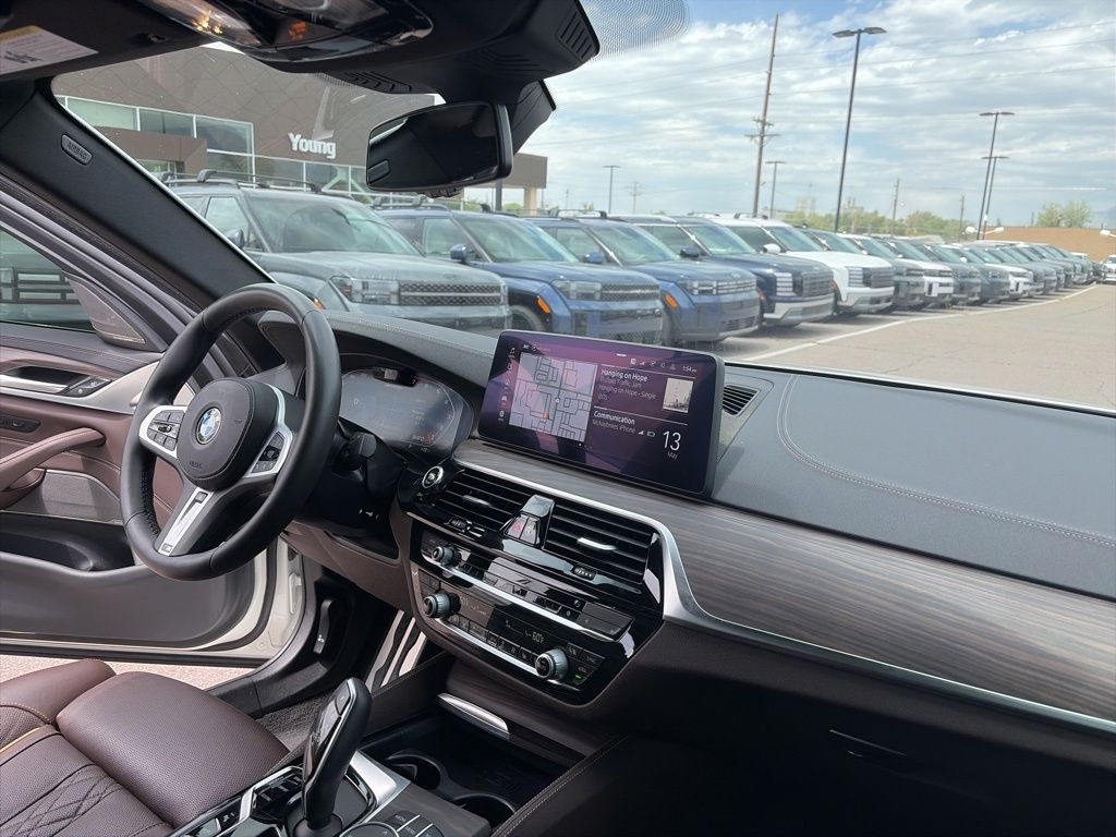2021 BMW 5 Series M550i - Photo 29