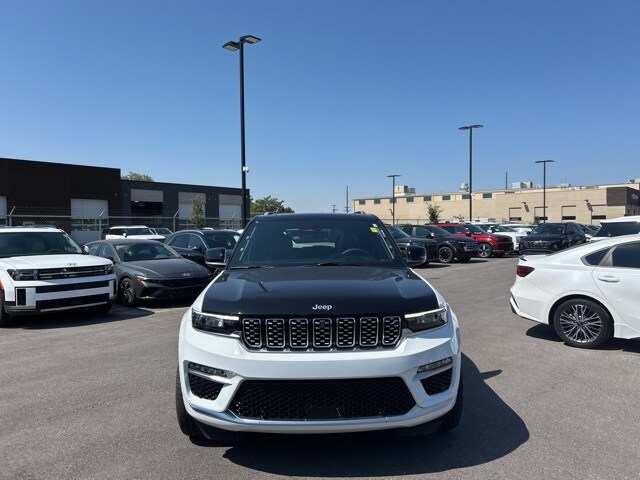 2023 Jeep Grand Cherokee Summit photo 2