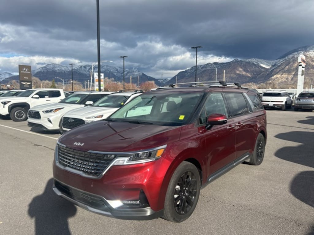 Used 2024 Kia Carnival SX Minivan/Van
