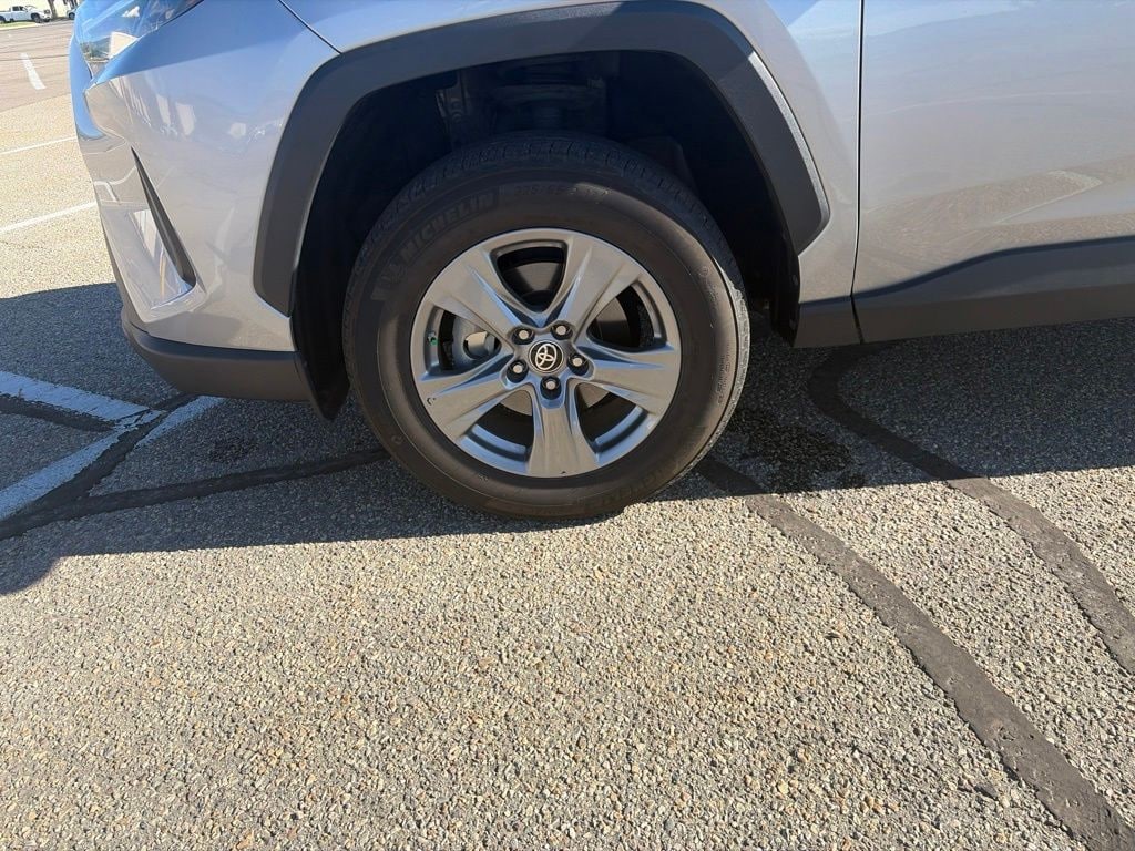2024 Toyota RAV4 LE - Photo 10