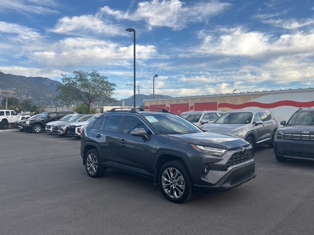 2023 Toyota RAV4 XLE Premium photo 3