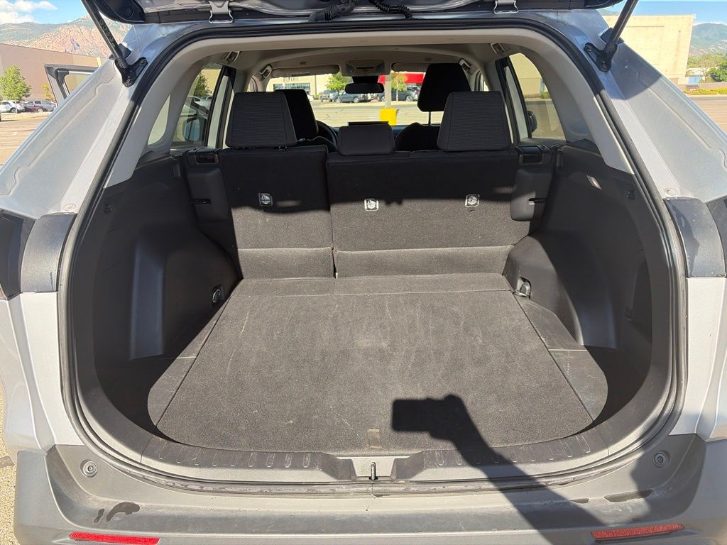 2024 Toyota RAV4 LE - Photo 30