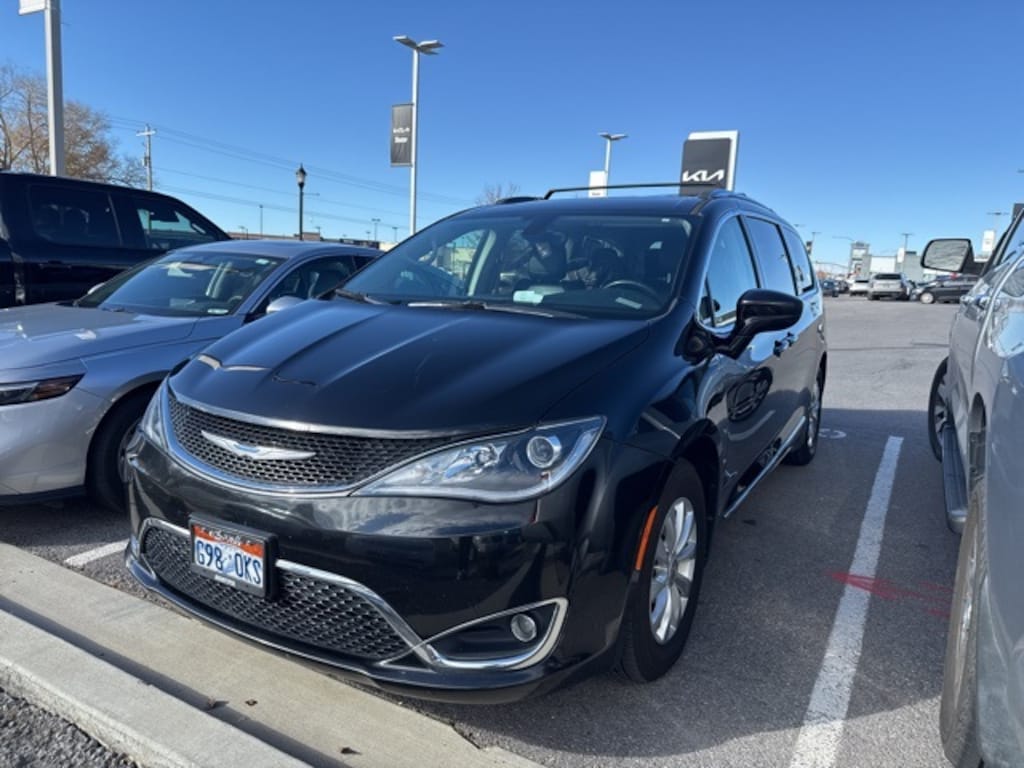 Used 2018 Chrysler Pacifica Touring L Van