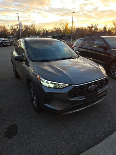 2025 Ford Escape ST-Line photo 2