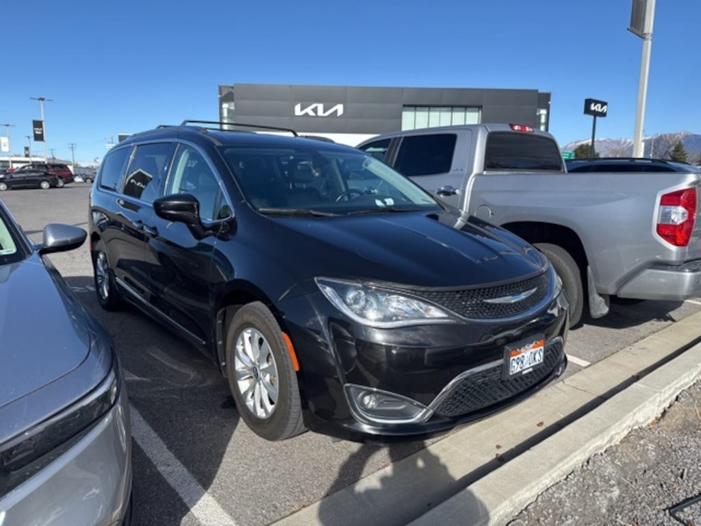 Used 2018 Chrysler Pacifica Touring L Van